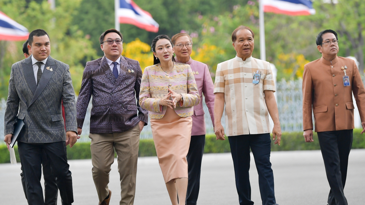 “อิ๊งค์” ตรวจการบ้าน รมต.เพื่อไทย มองฝ่ายค้านโหมโรงดีลแลกประเทศ เรียกความสนใจ