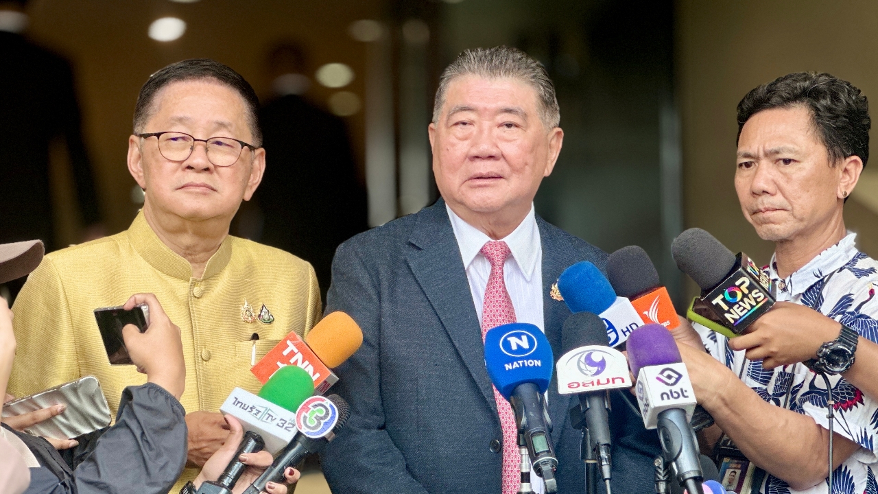 “ภูมิธรรม” พาสื่อบินดู “อุยกูร์” คืนนี้ มั่นใจได้คุยไม่ต่ำกว่า 5 คน