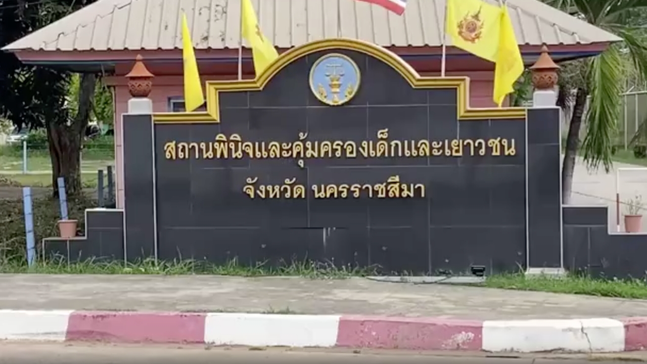 โคราชระทึก เยาวชนสถานพินิจ ก่อเหตุจลาจล แหกคุกนับสิบ บุกพังรั้วบ้านหวังขโมยจยย.