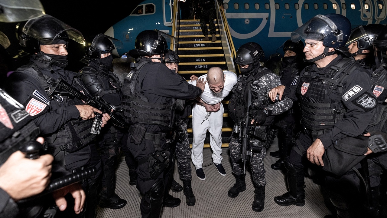 สหรัฐฯ เนรเทศชาวเวเนซุเอลาหลายร้อยคน แม้ผู้พิพากษาสั่งห้าม