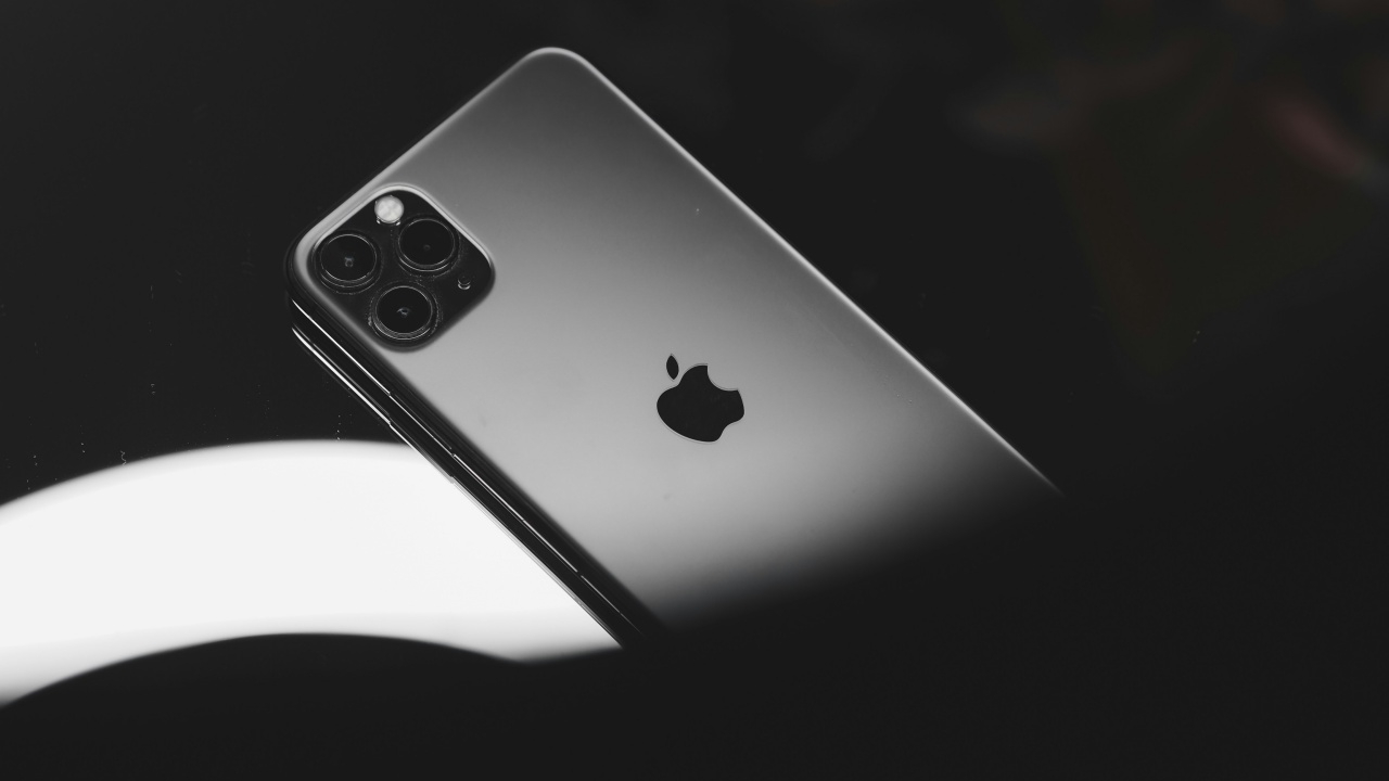 นักวิเคราะห์เชื่อ Apple เตรียมส่ง iPhone Fold เปิดตัวปีหน้า แก้ปัญหายอดขายซบเซา 