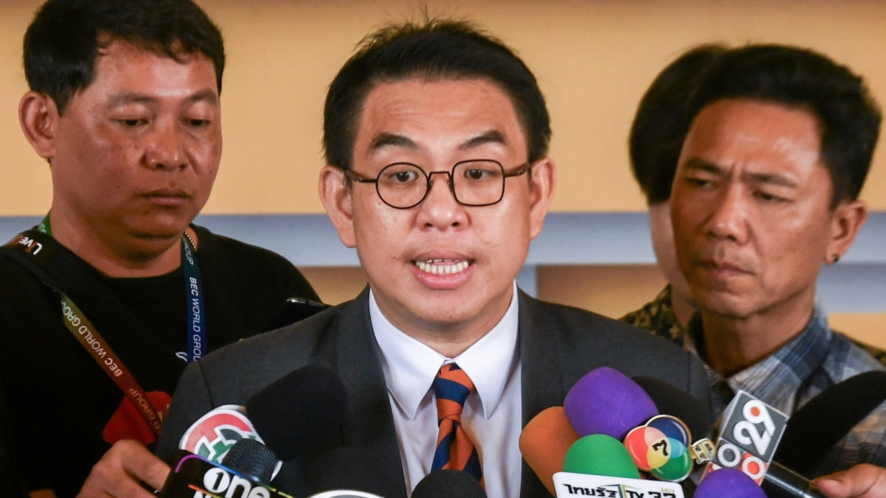 “วิโรจน์” เฉลยที่มาโปสเตอร์ “ดีลแลกประเทศ” พาคนในครอบครัวกลับมาเสวยสุข