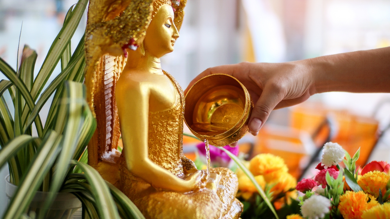 วันธงชัยเดือนเมษายน 2568 เช็กฤกษ์ดีสงกรานต์ เสริมมงคลทุกเรื่อง