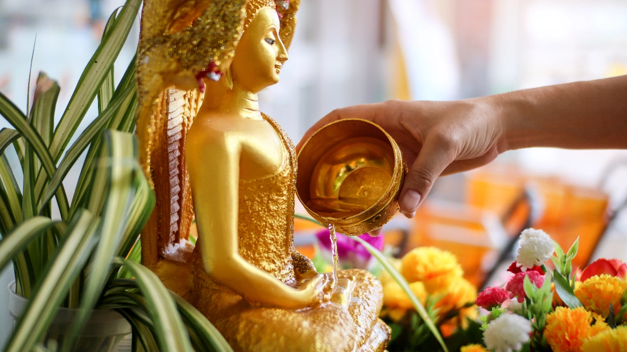 .วันธงชัยเดือนเมษายน 2568 เช็กฤกษ์ดีสงกรานต์ เสริมมงคลทุกเรื่อง.