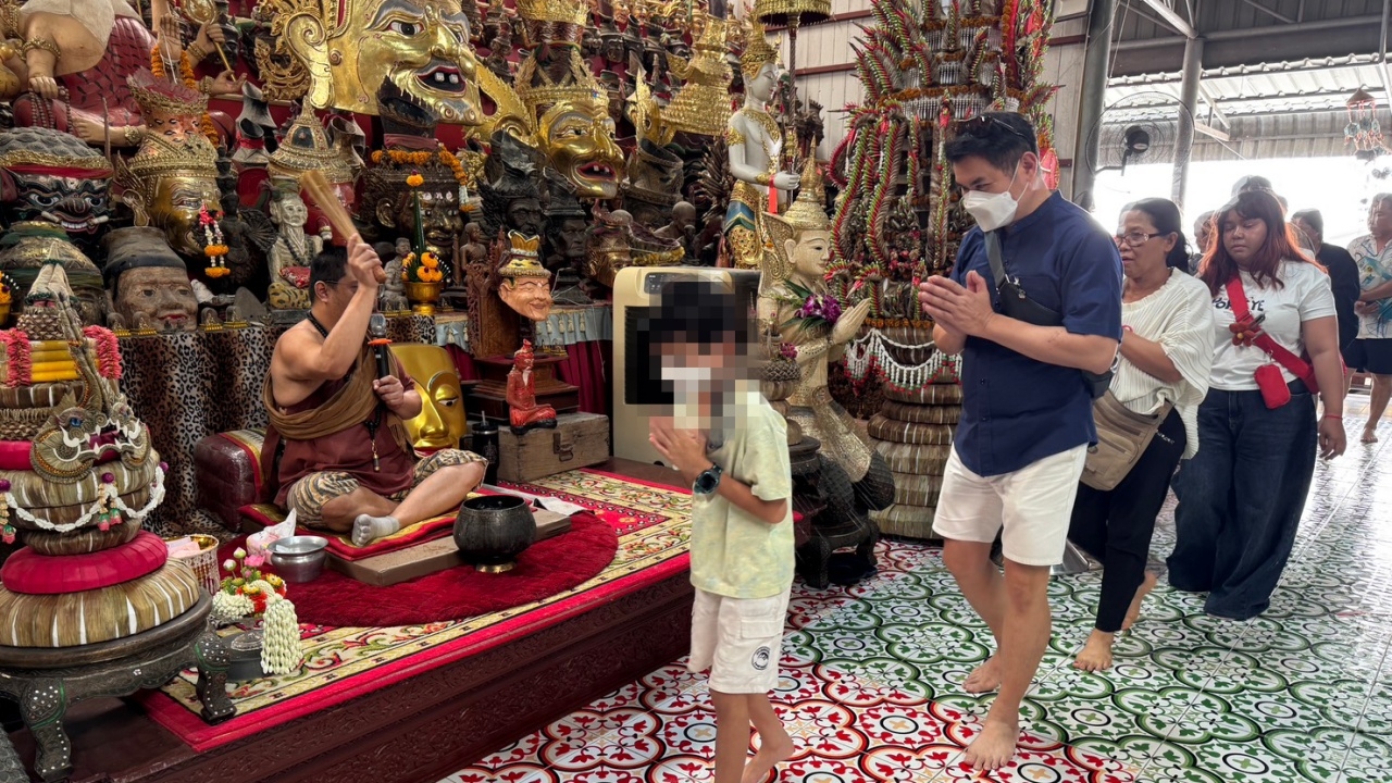 ส่อง "เลขเด็ด" อ่างน้ำมนต์เจ้าสัวเฮง คนดวงดีแก้บน ได้โชคหลักแสนงวดที่ 3