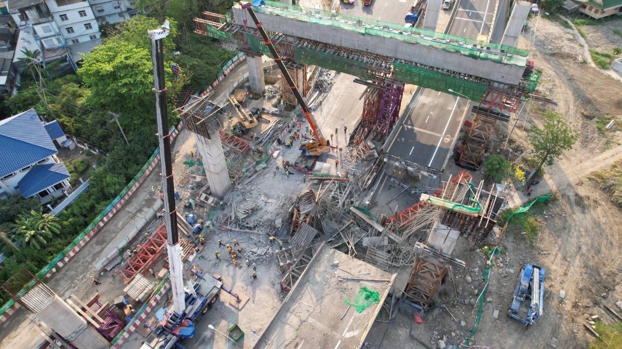 กทพ. เร่งกู้คืนพื้นที่ "สะพานถล่ม" ย้ายซากปรักหักพังออกไปแล้วกว่า 40%