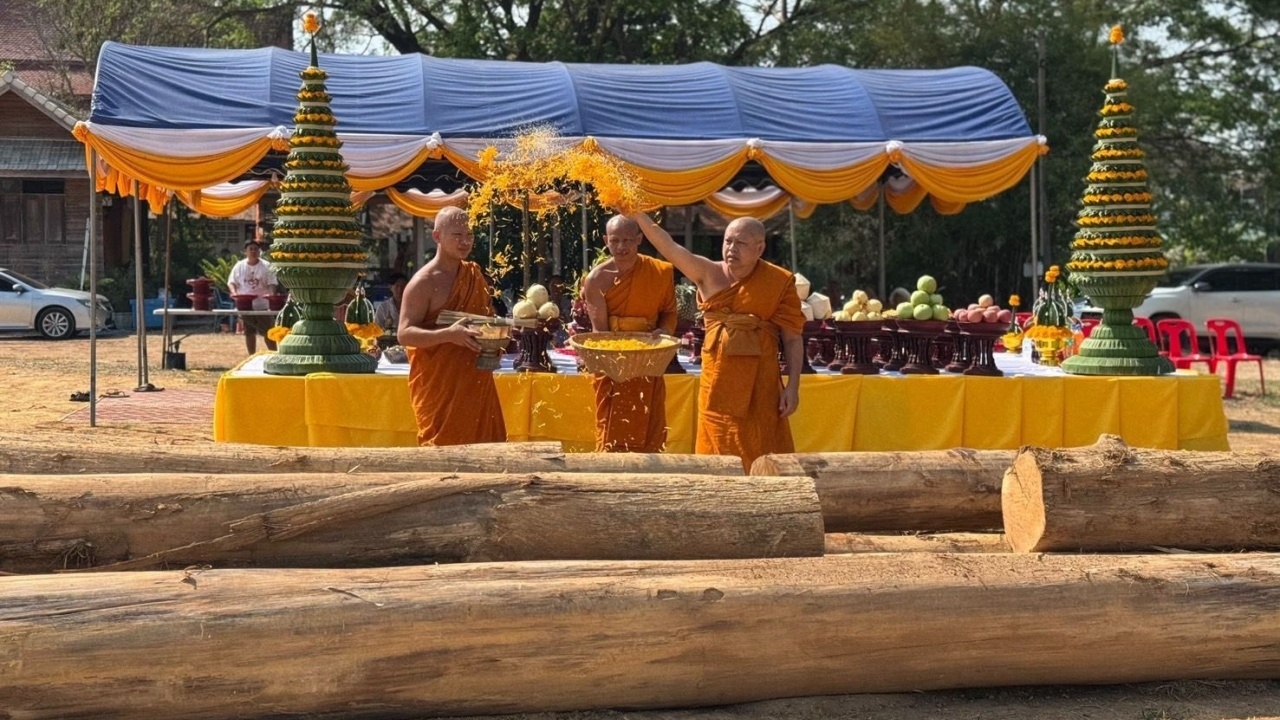 พิธีบวงสรวงฤกษ์ สร้าง "เสาหงส์-ตุงหลวง" วัดพระธาตุแช่แห้ง พระอารามหลวง