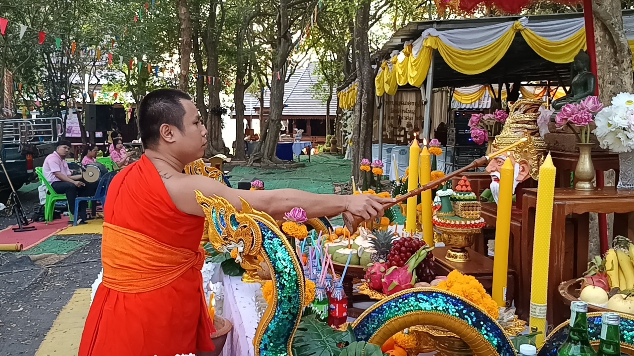 ส่องเลขเด็ดหางประทัด พิธีสมโภชฉลองกุฏิใหม่ "วัดม่อนใหญ่" ลุ้นโชค 16/3/68