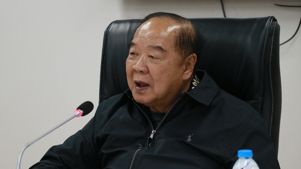 “บิ๊กป้อม” อุบเงียบศึกซักฟอก พปชร. เย้ย เงินหมื่นกระตุ้นเศรษฐกิจไม่ได้จริง