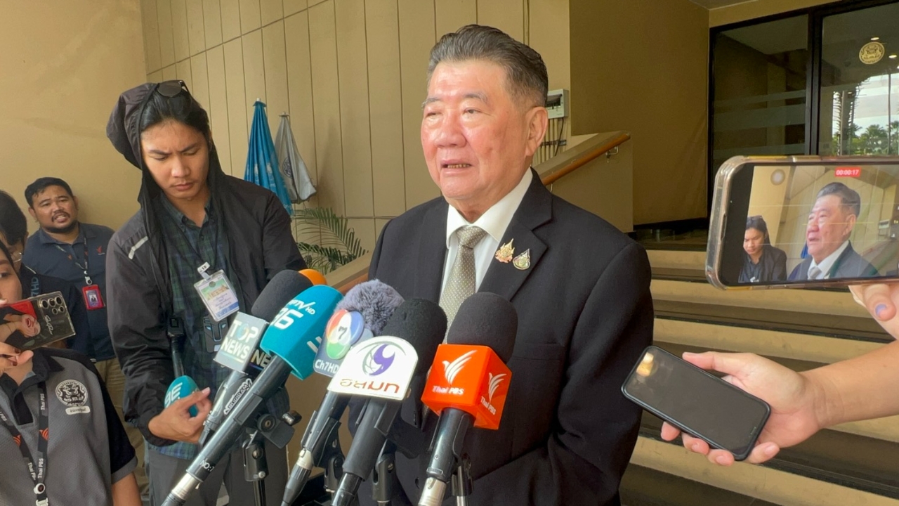 “ภูมิธรรม” ปัดยื่นตีความเรื่องความซื่อสัตย์ เพราะเตรียมปรับ ครม. ยันต้องรอบคอบ