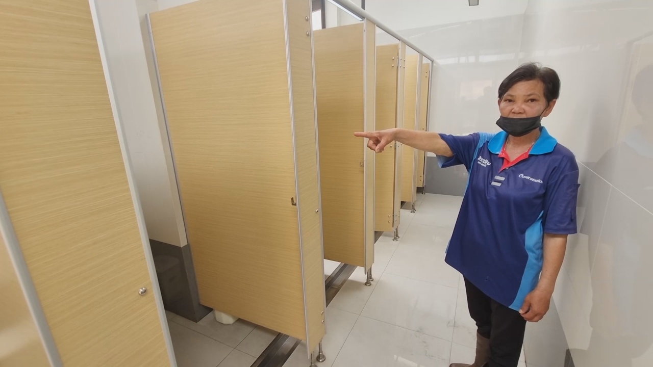 แม่บ้านปั๊มผวา "หนุ่มเพี้ยน" เข้าไปอาบน้ำ-ร้องเพลงในห้องน้ำปั๊มนาน 1 ชั่วโมง