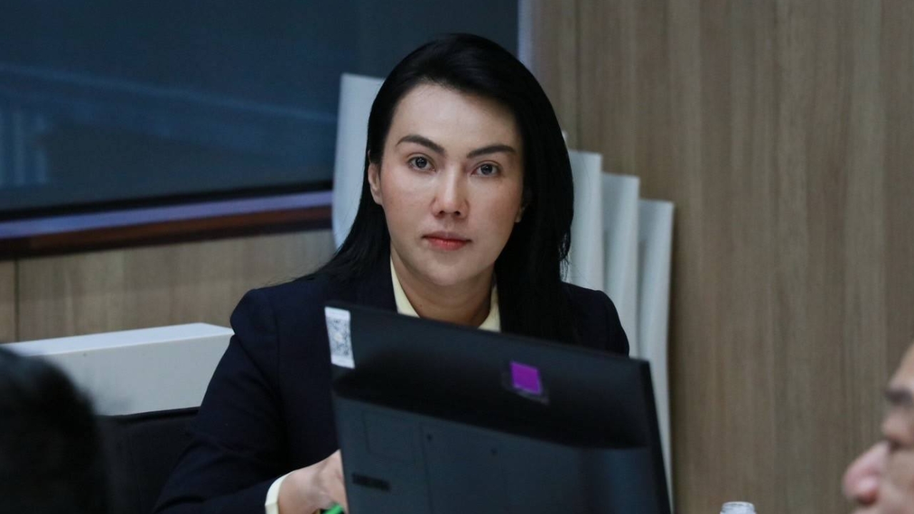 “บิ๊กป้อม” สั่งปลด “กาญจนา จังหวะ” พ้นรองเลขาฯ พปชร. หลังร่วมทำบุญกล้าธรรม