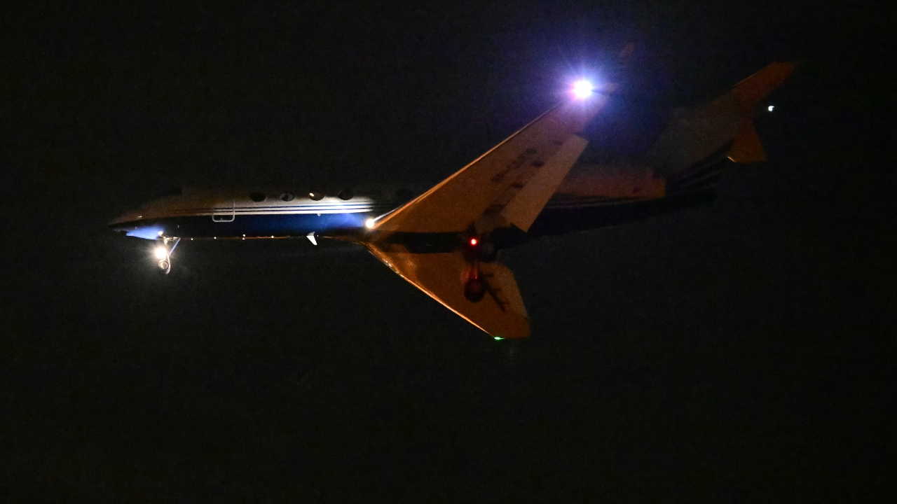 อดีตปธน.ดูเตอร์เต ของฟิลิปปินส์ ถูกส่งขึ้นเครื่องบินไปศาลโลกที่เนเธอร์แลนด์ 