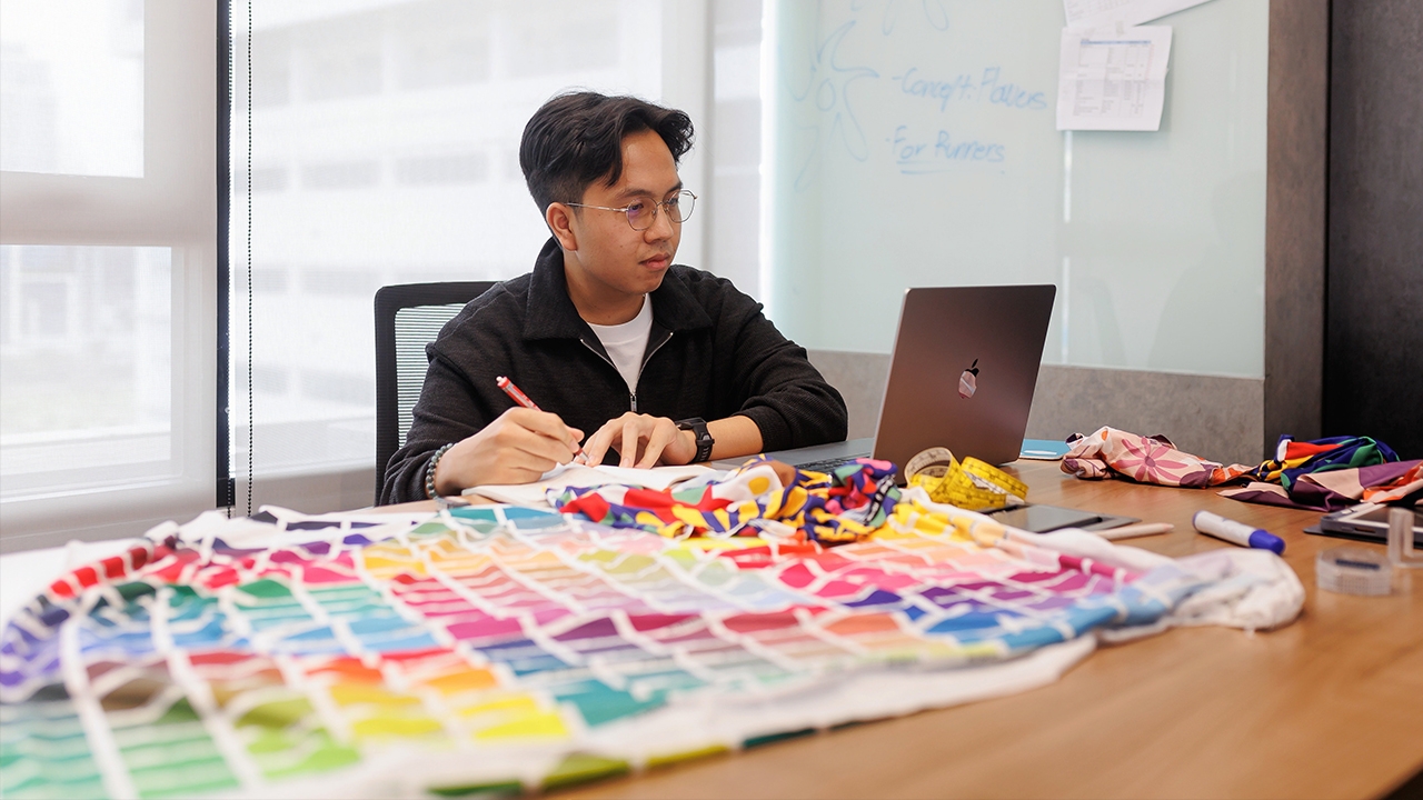 ติณห์ โพธิปิติ นักออกแบบรุ่นใหม่ของบูทรูม นำแรงบันดาลใจจากการวิ่งมาสู่งานแฟชั่น