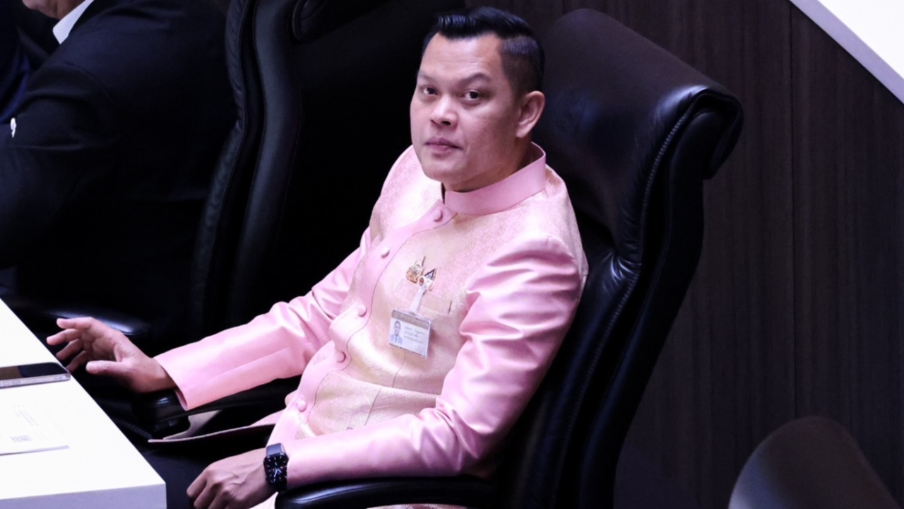 “ธนกร” แนะฝ่ายค้าน-รัฐบาล พบกันครึ่งทาง ถอดชื่อ “ทักษิณ” ในญัตติซักฟอก