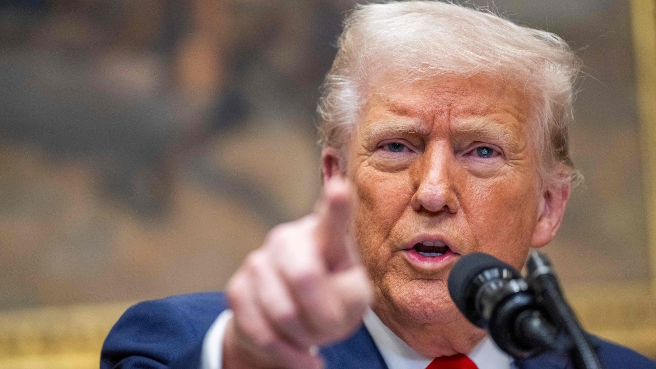 ทรัมป์ สั่งระงับความช่วยเหลือทางทหารให้ยูเครน กดดันเซเลนสกีออกมาขอโทษ