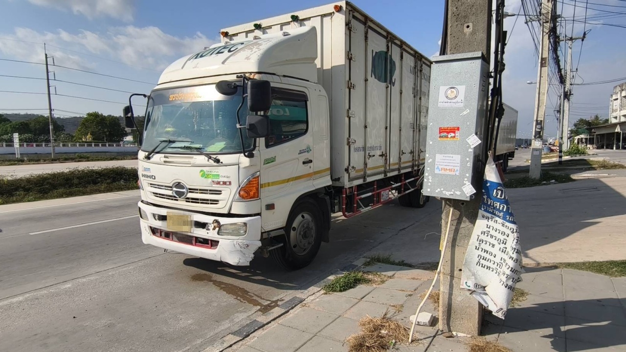 หกล้อเบียดมอเตอร์ไซค์ล้ม พ่อลูกเจ็บ 3 แม่ท้องแก่ถูกทับตายสลด