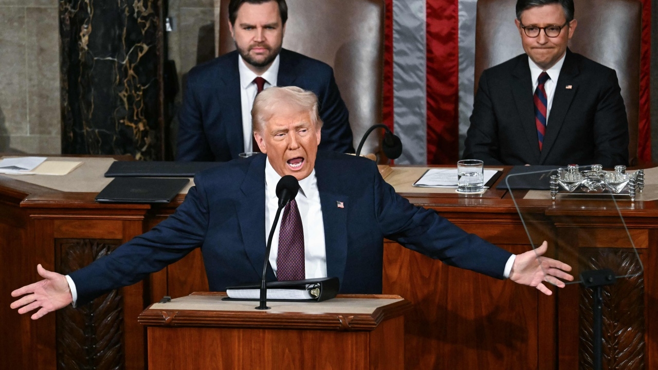 "โดนัลด์ ทรัมป์" แถลงคองเกรส โวอเมริกากลับมาแล้ว เจอเดโมเครตโห่-วอล์กเอาต์