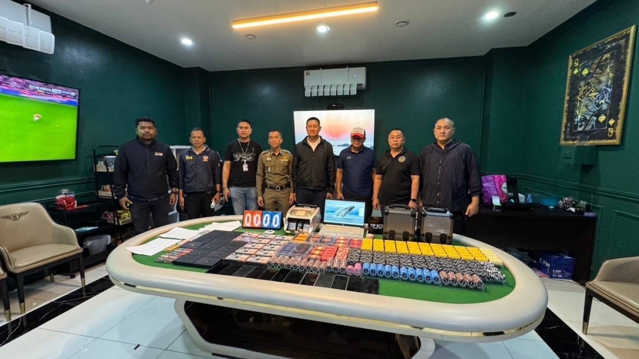 ตำรวจนครบาล จับบ่อนโป๊กเกอร์ ในโกดังซอยโพธิ์แก้ว ย่านบางกะปิ ชิป 51 ล้าน
