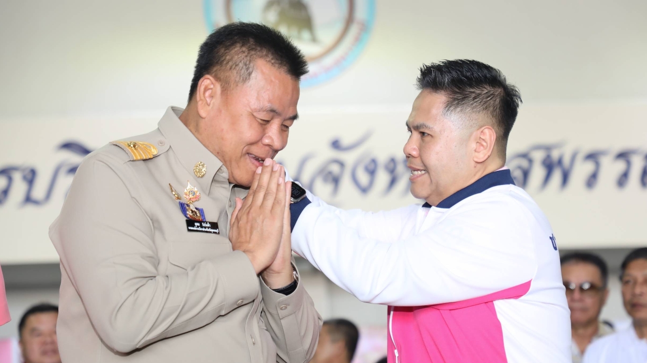 “วราวุธ” ประดับบ่าให้นายก อบจ.สุพรรณบุรี คนใหม่ ลั่นพร้อมทำบ้านเกิดให้เจริญรุ่งเรือง