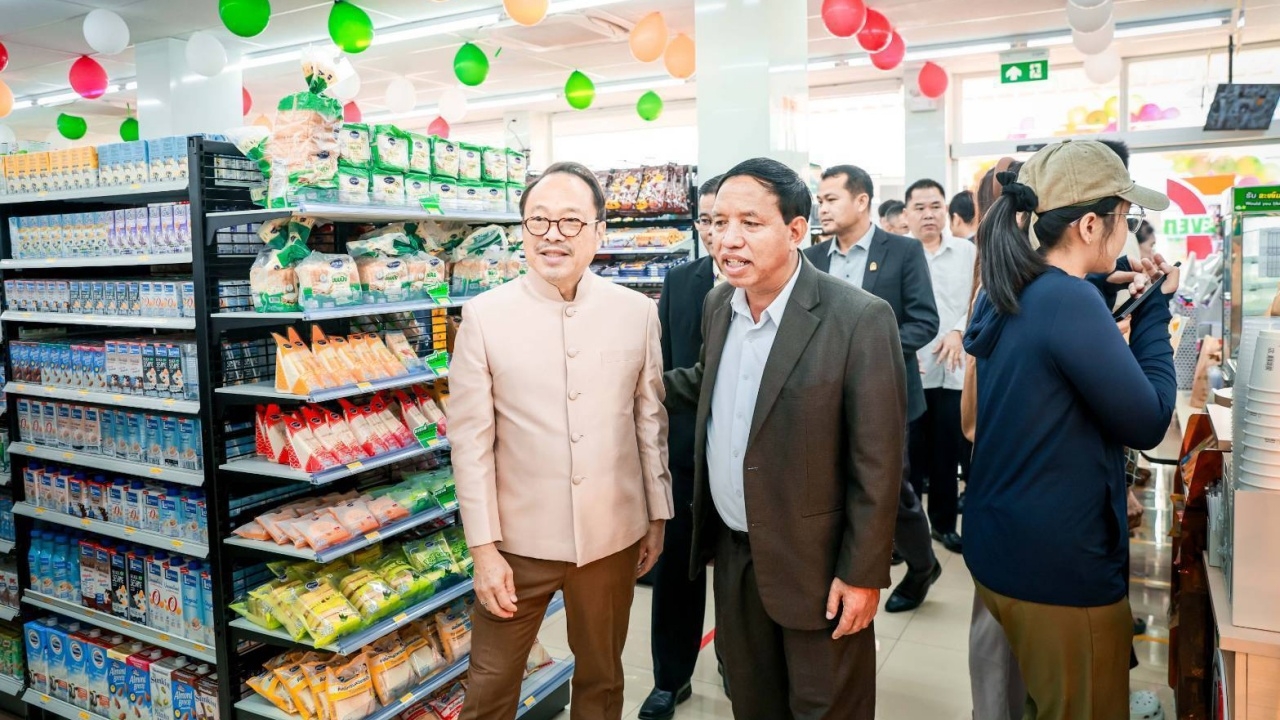 เปิดแล้ว "เซเว่นฯ" สาขาแรกของ "หลวงพระบาง" คนใช้บริการคึกคัก