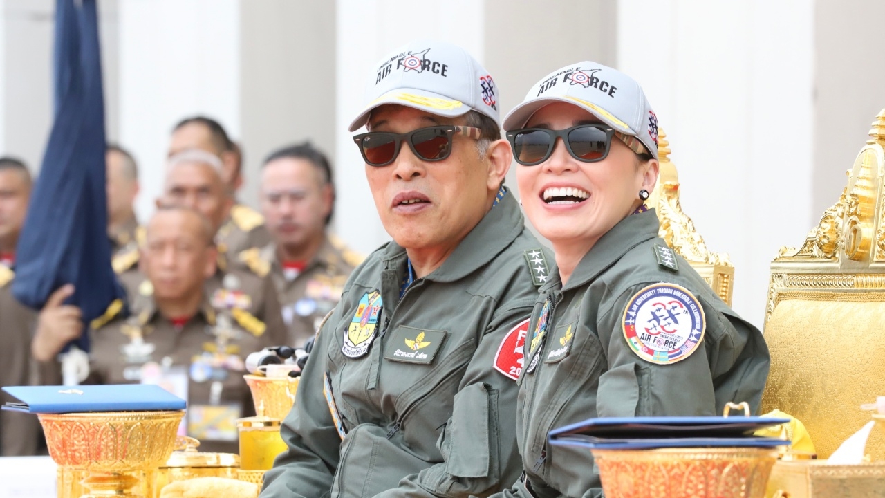 88 ปี กองทัพอากาศ "ในหลวง-พระราชินี" เสด็จฯ ทอดพระเนตรการแสดงการบิน