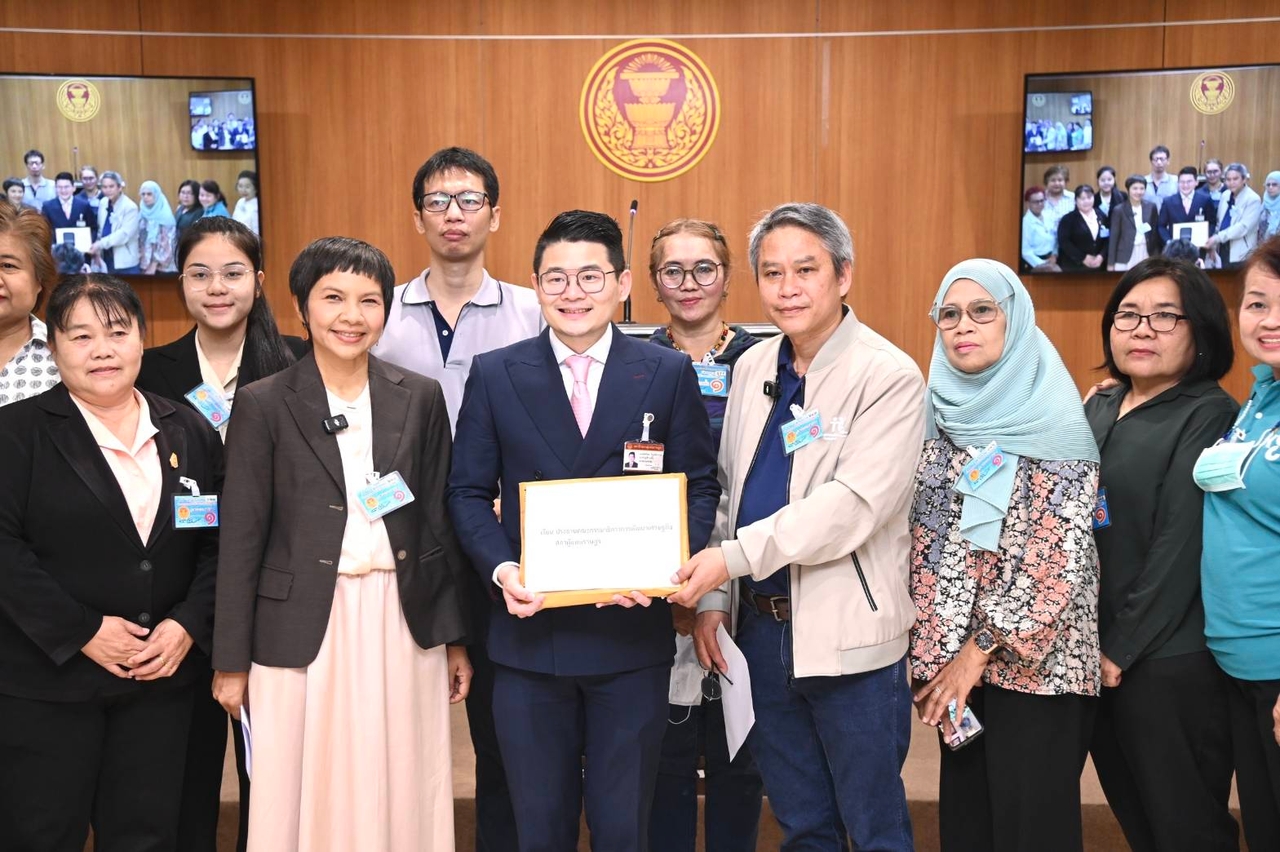 สภาผู้บริโภคบุกสภาฯ เรียกร้องให้กมธ.ตรวจสอบการประมูลคลื่นความถี่