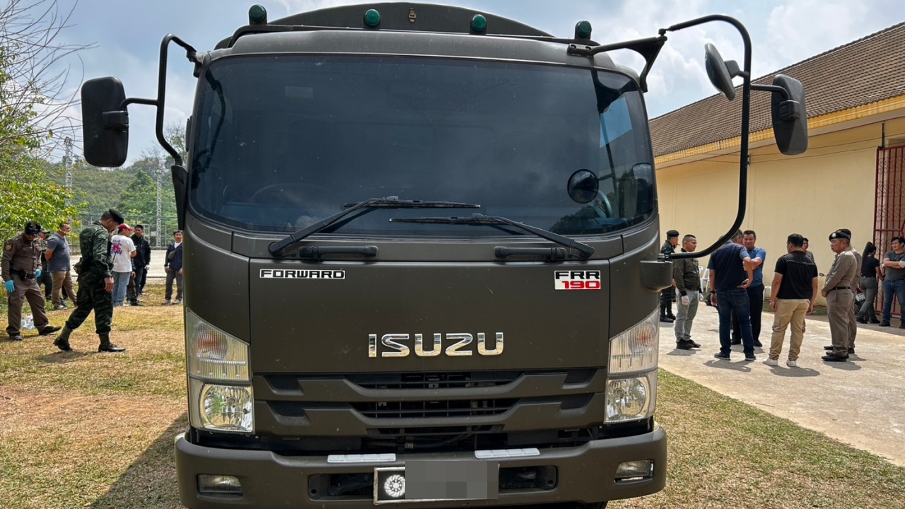 2 อดีตทหาร ดัดแปลงรถเลียนแบบทหาร สวมทะเบียนตรากงจักร ขน "ยาไอซ์" 1,400 กก.