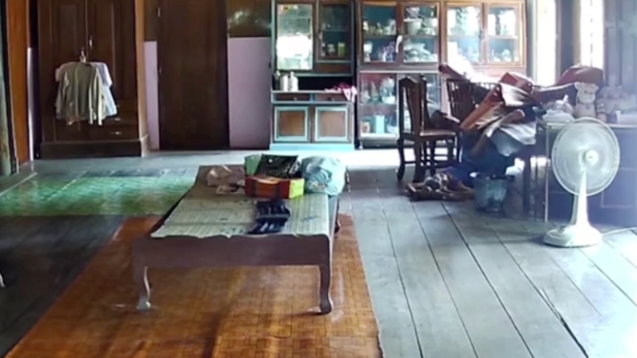 เตือนไว้เป็นอุทาหรณ์ "ยายวัย 84" ปีนโต๊ะขึ้นไปเช็ดหยากไย่ พลาดล้มหัวฟาดพื้น