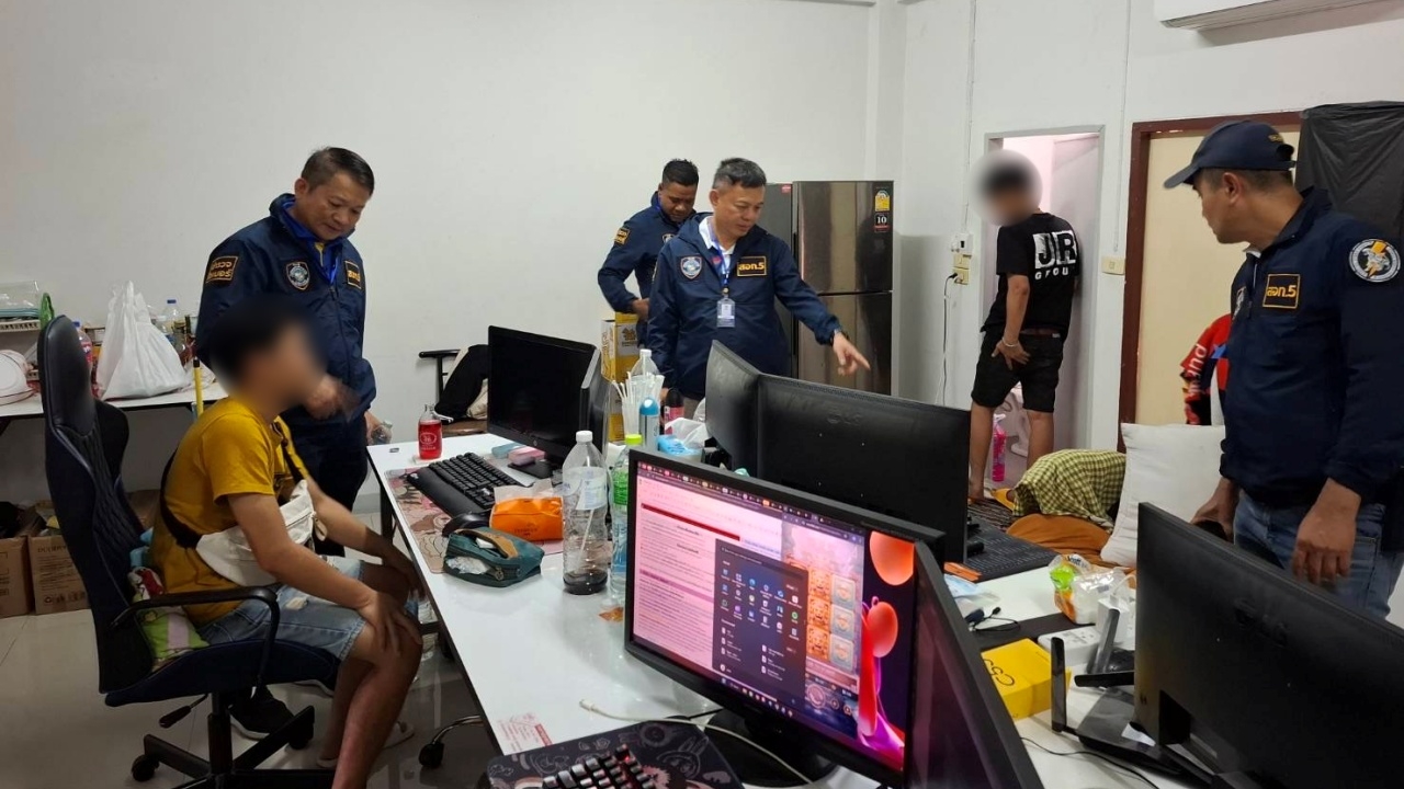 บุกทลายเครือข่ายเว็บพนันรายใหญ่ ในสมุทรปราการ เงินหมุนเวียนกว่า 240 ล้านต่อปี