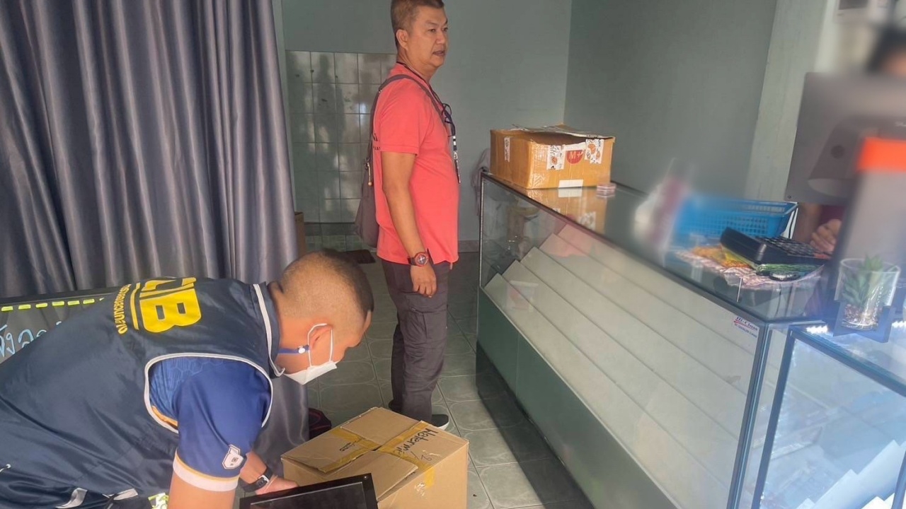 จับกุมผู้ลักลอบจำหน่าย "บุหรี่ไฟฟ้า" ใกล้สถานศึกษา พบของกลางกว่า 3,000 ชิ้น