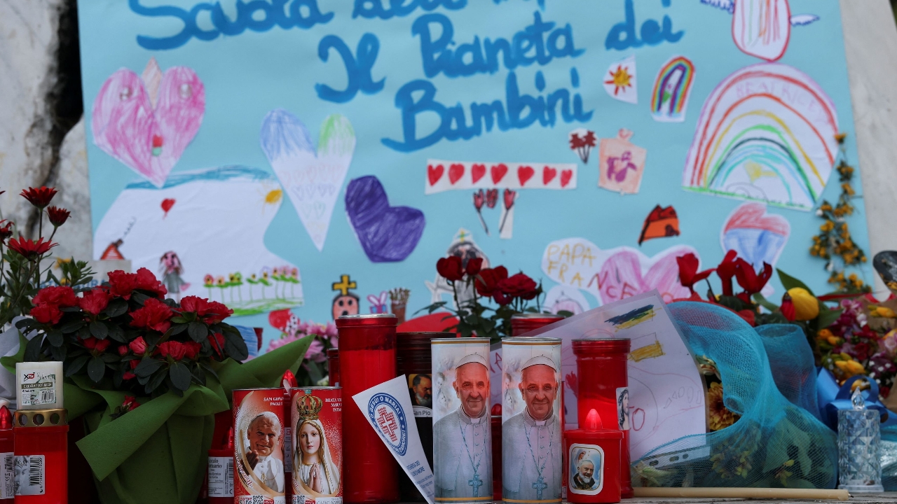 โป๊ปฟรานซิสอาการทรุุดอีกรอบ เกิดวิกฤตทางเดินหายใจเฉียบพลันแพทย์เร่งช่วยเหลือ วาติกันรอประเมินอาการ