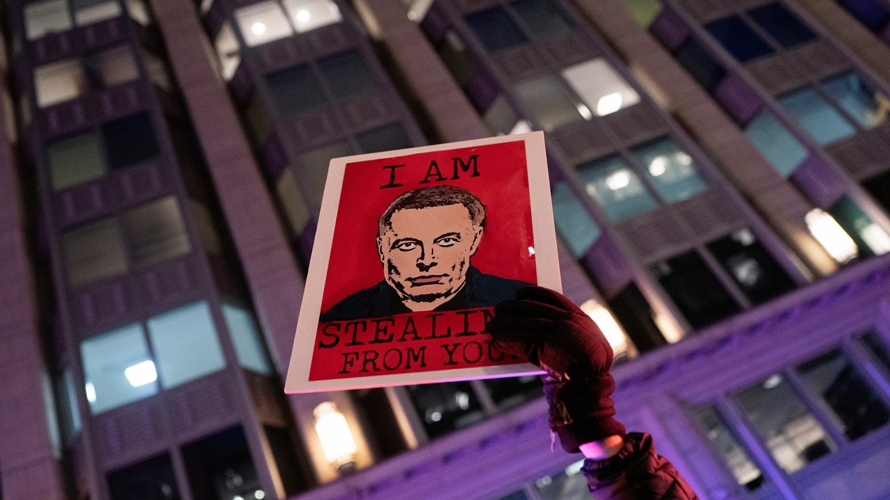 ชาวแคนาดา 299,000 คนลงนามคำร้อง ถอนสัญชาติ “อีลอน มัสก์”