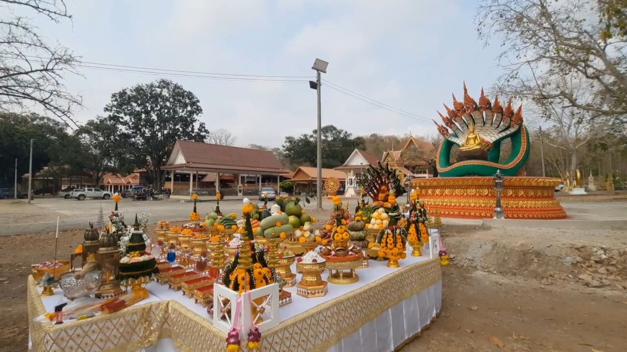 ชาวบ้านแห่ร่วมพิธีบวงสรวง "องค์พระปางนาคปรก" ไม่พลาดส่องเลขเด็ดงวดนี้ 1/3/68