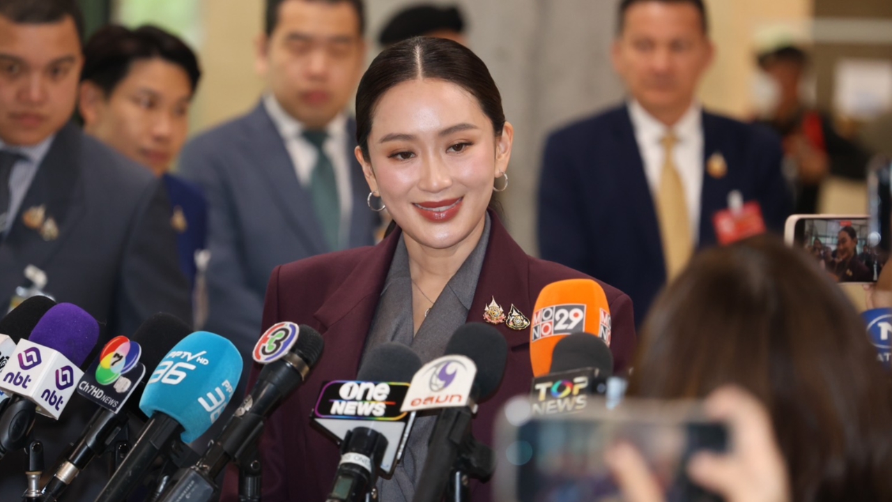 “อิ๊งค์” ยิ้ม ก่อนออกสภาฯ ถกทีมงานต่อบ้านพิษณุโลก เตรียมไปสระแก้วพรุ่งนี้