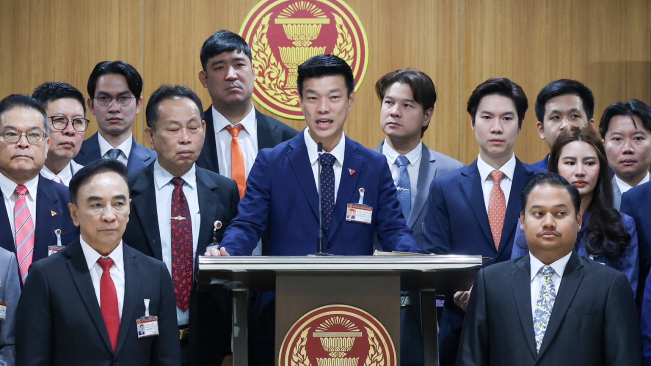 ฝ่ายค้านยื่นซักฟอก “นายกฯ” ไม่ซื่อสัตย์สุจริตเป็นที่ประจักษ์ ยอมให้ “ทักษิณ” ชี้นำชักใย