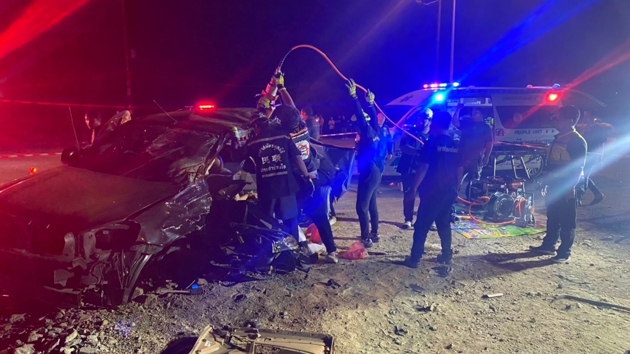 เพิ่งกลับจากงานศพ กระบะยูเทิร์นก่อนถูกอีกคันชน ตาย 4 สาหัส 5