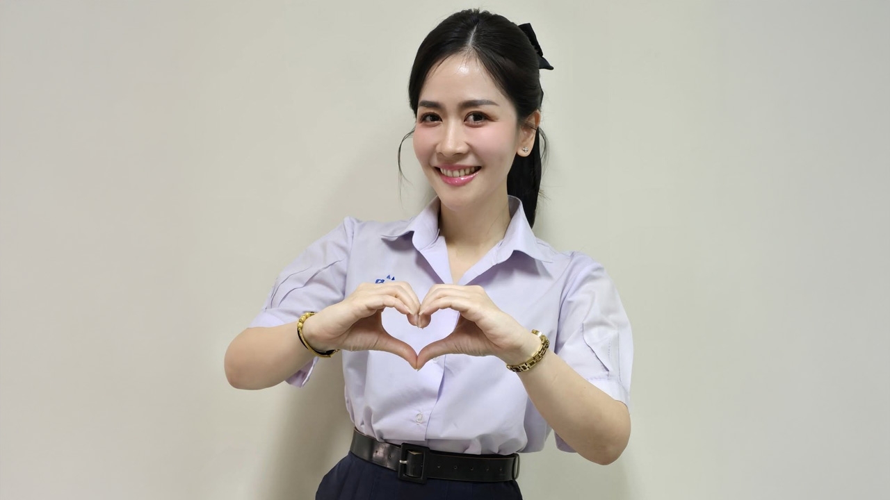 ใจฟูมาก "ผอ.พีซ" รร.สตรีศรีสุริโยทัย โพสต์ขอบคุณโซเชียล คลิปไวรัลใส่ชุดนักเรียน