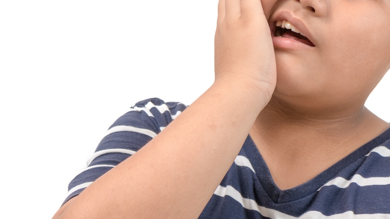 โรงเรียนแจงอีกมุม ครูสาวตบหน้า-ขย้ำหัว ป.5 แค่ไม่ยกมือไหว้พระหน้าเสาธง