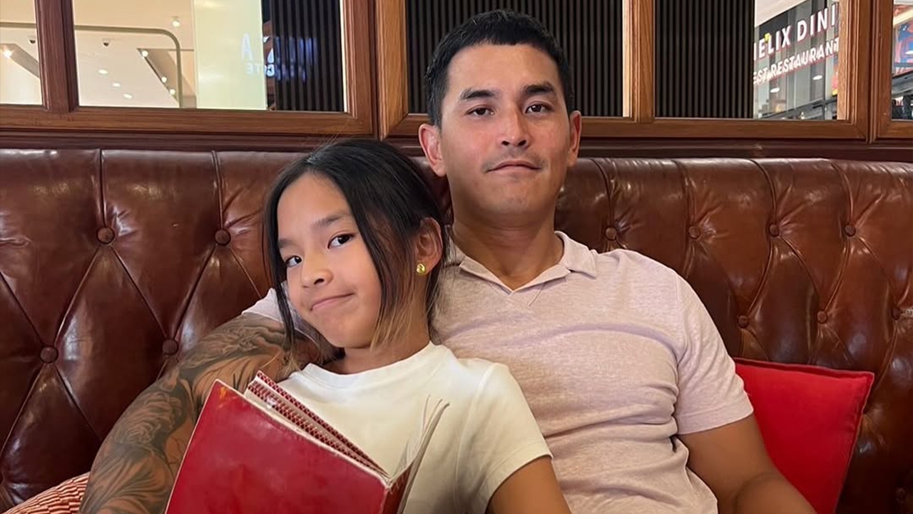 คุณปู่อวดโมเมนต์พ่อลูก สงกรานต์-น้องปีใหม่ สุดน่ารัก หน้าเหมือนกันราวกับแฝด