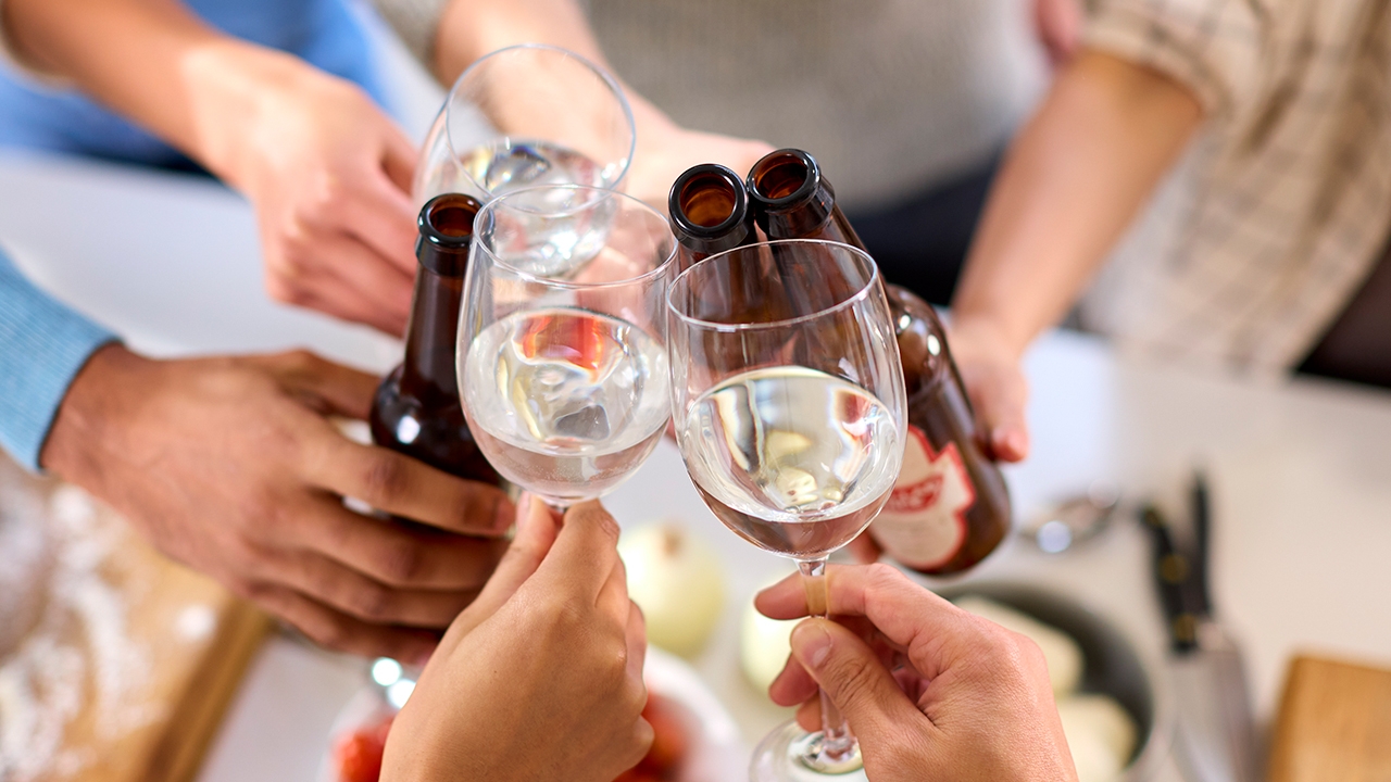 ปลดล็อกขายเหล้าเงินสะพัดแสนล้าน “อ็อกซ์ฟอร์ดอีโคโนมิกส์” ชี้อาหารพรีเมียมช่วยดึงนักท่องเที่ยว