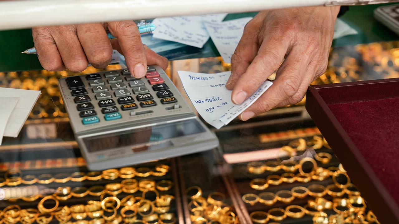 ที่พึ่งคนยาก! แบงก์เข้มปล่อยกู้ ราคาทองพุ่ง ดันคนไทย เข้า”โรงรับจำนำ”1.23 ล้านคน มูลค่าทรัพย์ทะลัก