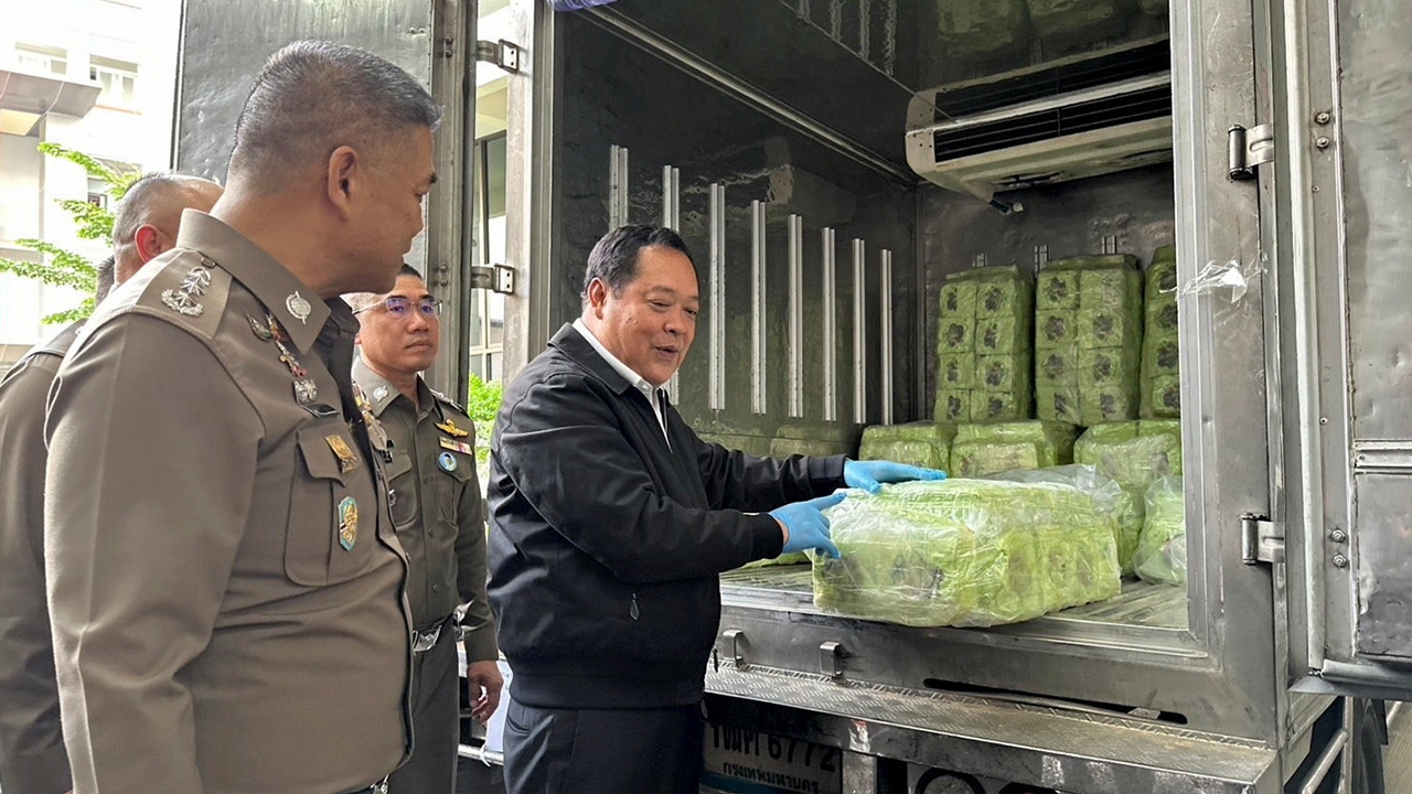 จับไอซ์ 2.4 ตัน ซุก "กระบะทึบ" ขนส่งไปนอก