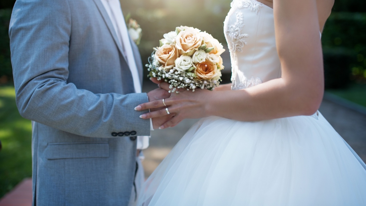 หนุ่มหัวจะปวด ถูกสาวเอารูป-ชื่อไปแอบอ้าง กุเรื่องหลอกเพื่อนมาร่วมงานแต่งทิพย์