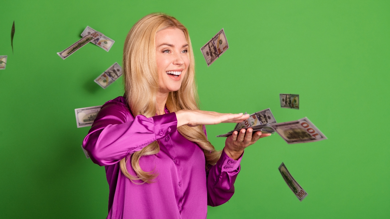 สีเสื้อมงคลวันหวยออก 1 มีนาคม 2568 งวดนี้ใส่เสื้อสีอะไรนำโชค เช็กเลย