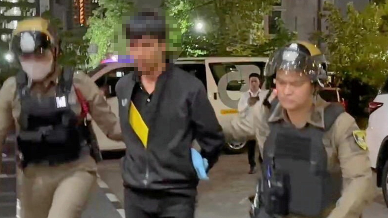 แทงอกพรุน ฆ่าผู้จัดการร้าน "เก้าอี้นวดไฟฟ้า" กลางห้างดัง จับได้มือมีด