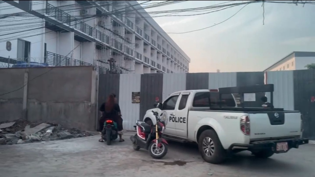 บุกตึก 4 ชั้นฝั่งปอยเปต ช่วยเหลือแก๊งคอลเซ็นเตอร์ พบคนไทยกว่า 100 คน