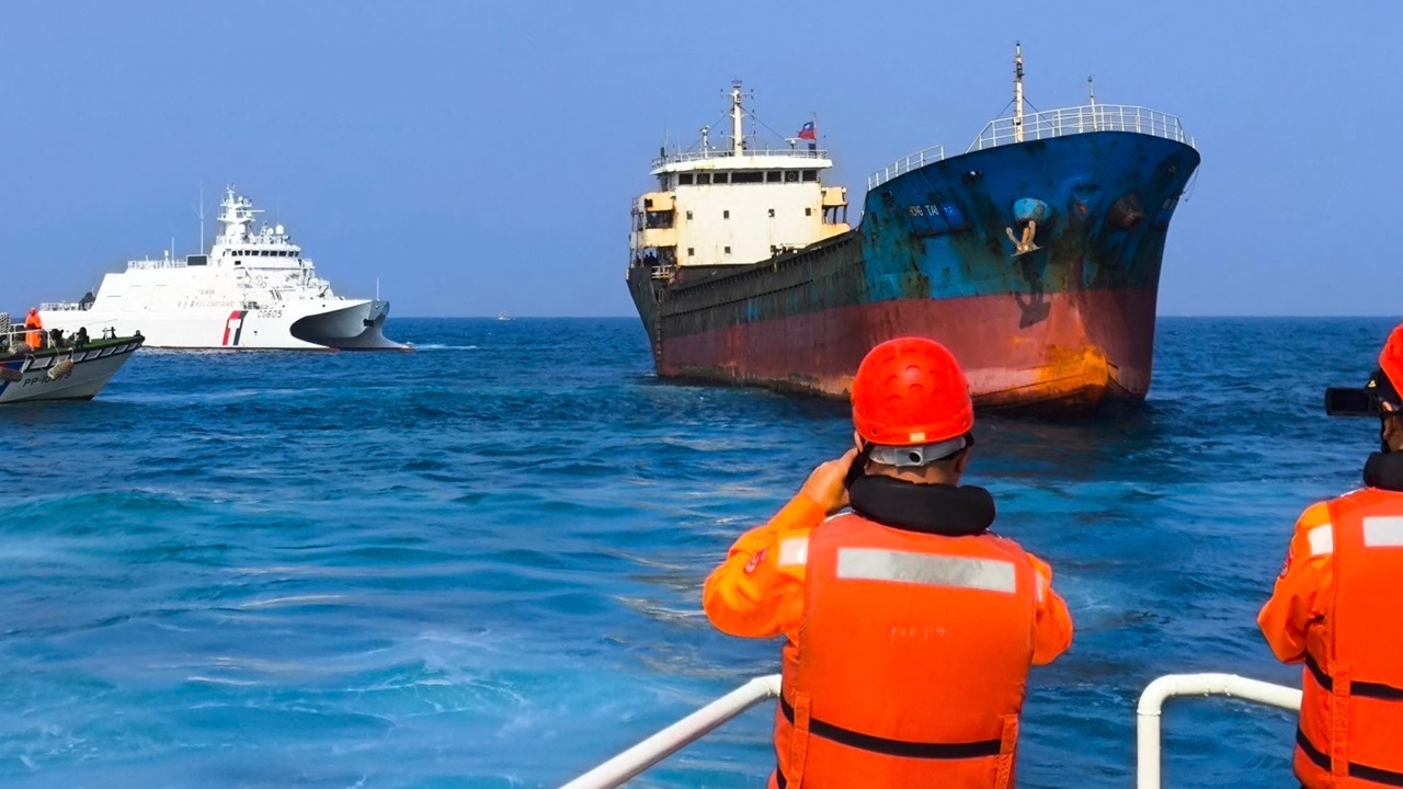 ไต้หวันจับ 8 ลูกเรือคนจีน ต้องสงสัยตัดสายเคเบิลใต้ทะเล