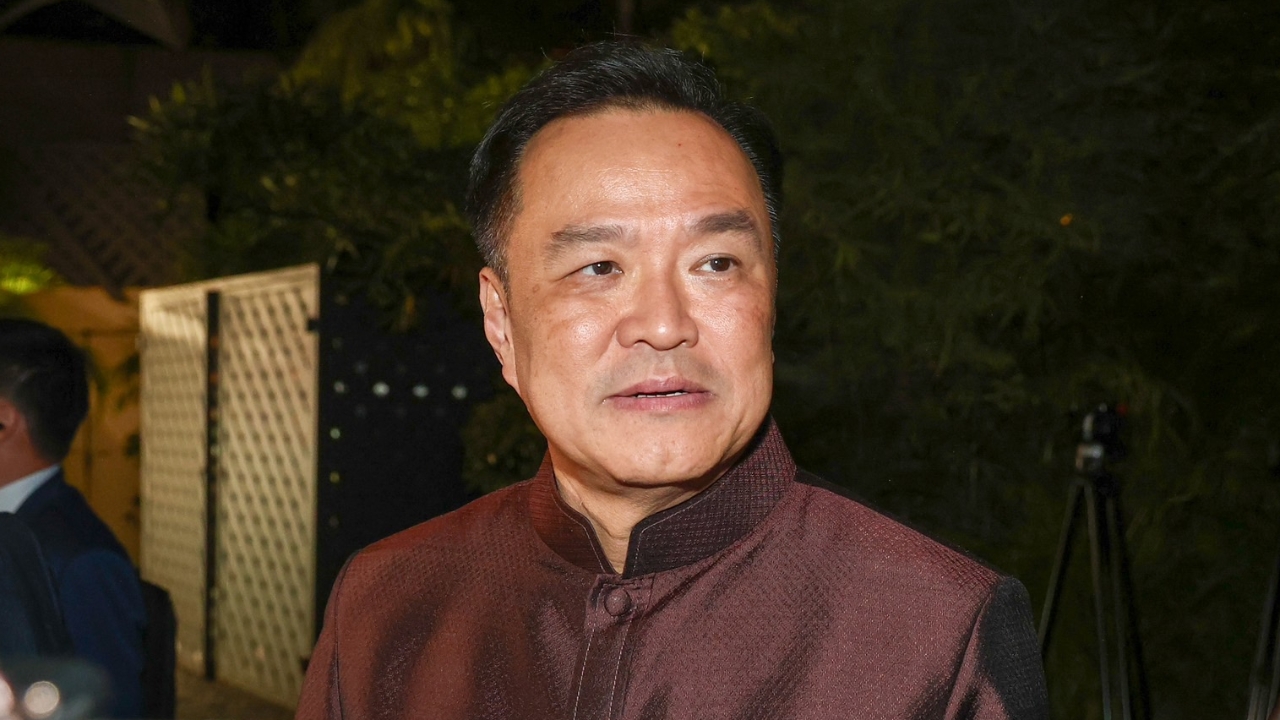 “อนุทิน” ไร้ปัญหาแม้ถูกแทงข้างหลัง ศึกอภิปรายขอเอาเรื่องร่วมรัฐบาลเป็นหลัก