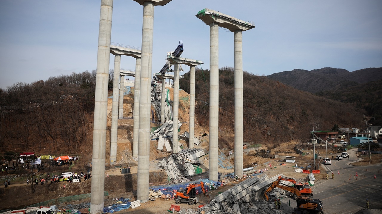 ดับเพิ่มเป็น 4 ศพ เหตุสะพานทางด่วนเกาหลีใต้ถล่ม บาดเจ็บอีก 6 ราย